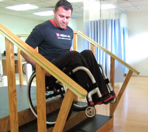 Subiendo y bajando escaleras en silla de ruedas